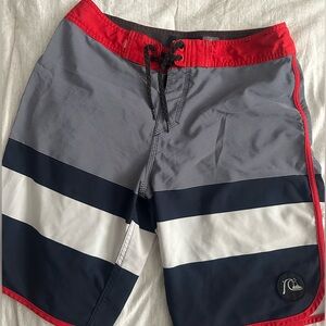 Men’s quicksilver swim shorts the waist is a 30.